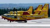 Εντυπωσιακό βίντεο: Canadair που επιχειρεί στην Αχαΐα κάνει ανεφοδιασμό δίπλα από τη γέφυρα Ρίου-Αντιρρίου Στα πύρινα μέτωπα της Αχαΐας επιχειρούν συνολικά 222 πυροσβέστες με 71 οχήματα, 8 ομάδες πεζοπόρων τμημάτων, 7 αεροσκάφη και 5 ελικόπτερα