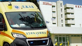 Σε κρίσιμη κατάσταση μετά από πτώση από πολυκατοικία 29χρονος στο Ρέθυμνο, πηδούσε από μπαλκόνι σε μπαλκόνι Ελλαδα Σε κρίσιμη κατάσταση μετά από πτώση από πολυκατοικία 29χρονος στο Ρέθυμνο, πηδούσε από μπαλκόνι σε μπαλκόνι O νεαρός έμενε μαζί με τη σύντροφό του σε Airbnb στον 5ο όροφο πολυκατοικίας και φέρεται να κατανάλωσαν μεγάλη ποσότητα ναρκωτικών