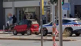 Η έφοδος των αστυνομικών για να συλλάβουν τους εγκλωβισμένους ληστές στις Αχαρνές
